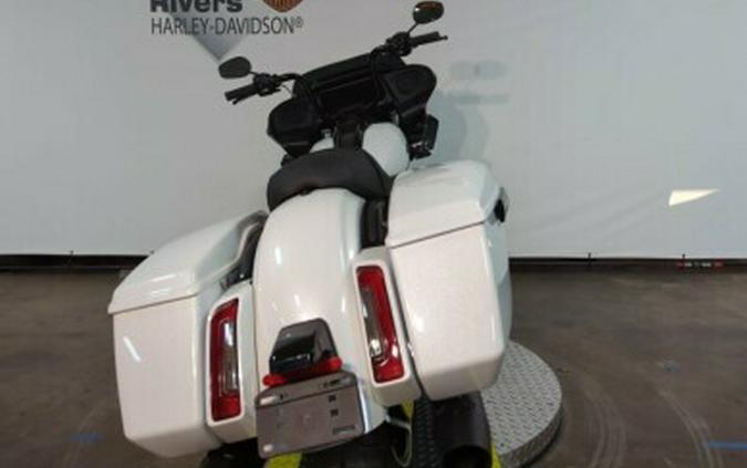 2024 Harley-Davidson Road Glide® White Onyx Pearl – Black Finish