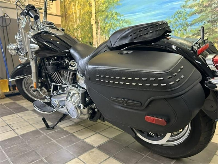 2021 Harley-Davidson® FLHC - Heritage Classic