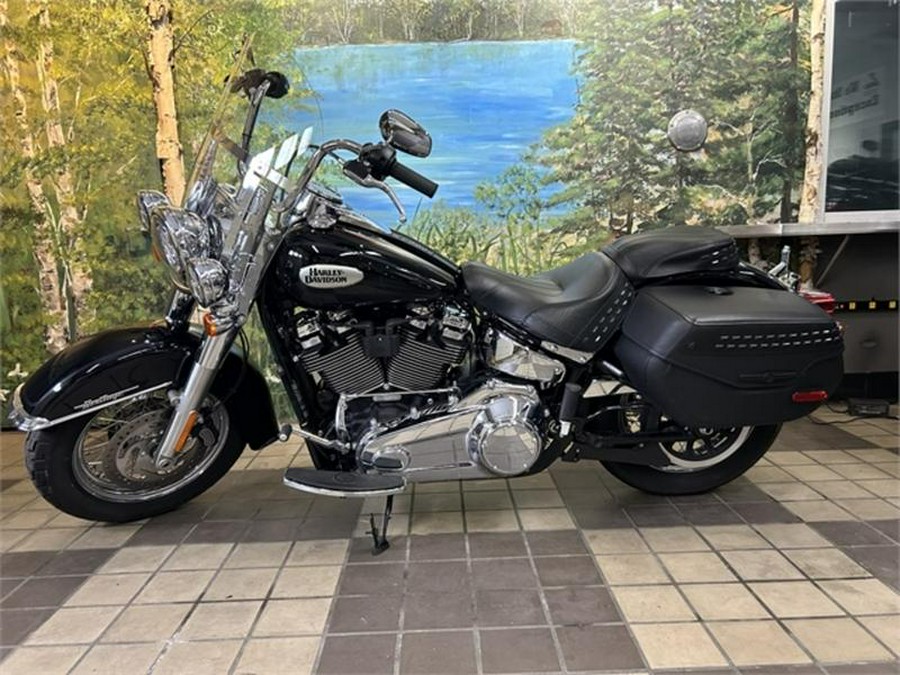 2021 Harley-Davidson® FLHC - Heritage Classic