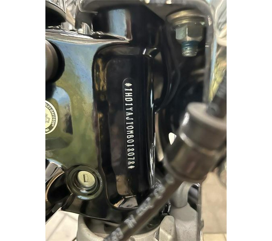 2021 Harley-Davidson® FLHC - Heritage Classic