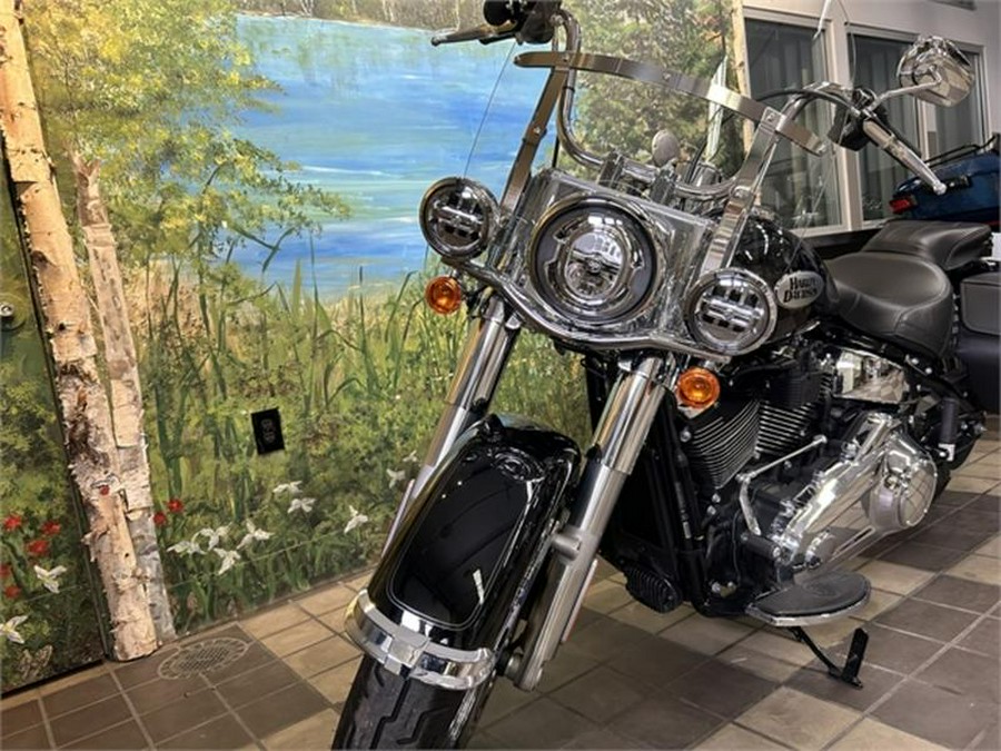 2021 Harley-Davidson® FLHC - Heritage Classic