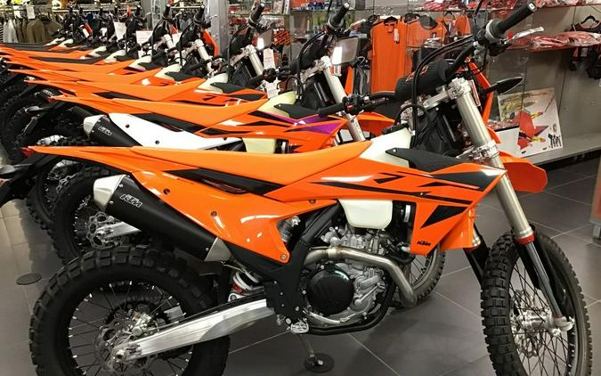 2025 KTM 500 EXC-F Six Days First Look [Fast Facts; 15 Photos]