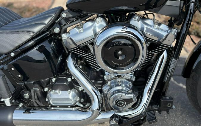 2025 Harley-Davidson® Street Bob® Vivid Black w/Laced Wheels