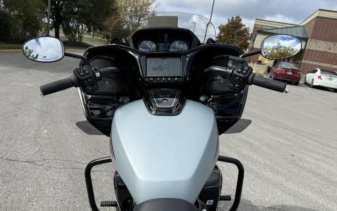 2025 Indian Motorcycle® Challenger® Dark Horse® 112 Frost Silver Smoke