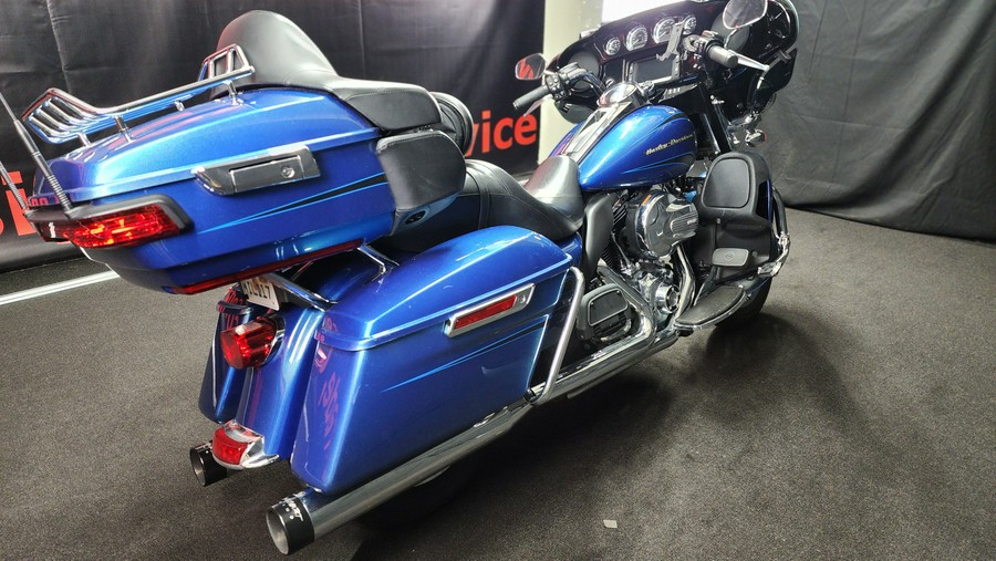 2014 Harley-Davidson® FLHTK