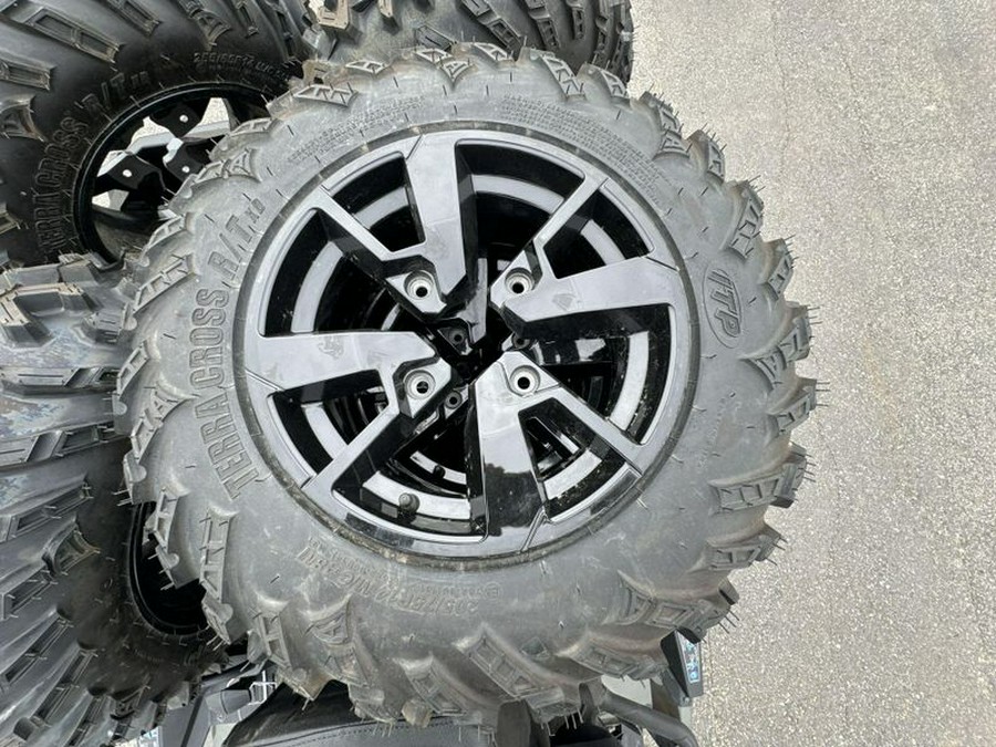 New 2025 Can-Am OUT MAX 1000 XT 6X6