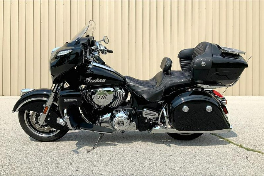 2021 Indian Motorcycle® Roadmaster® Thunder Black Pearl