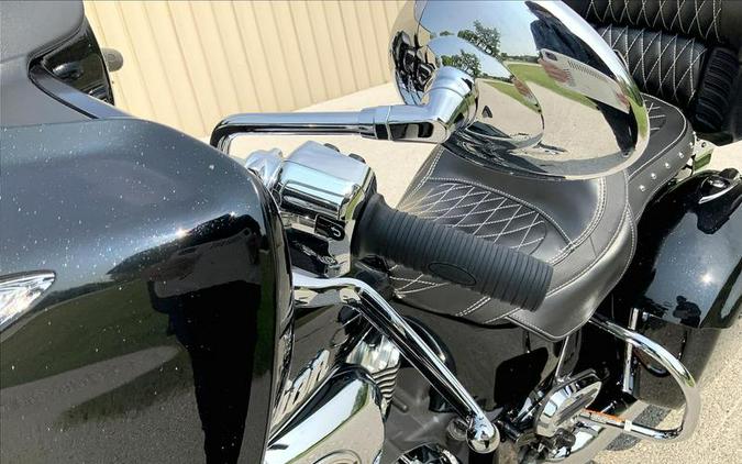 2021 Indian Motorcycle® Roadmaster® Thunder Black Pearl