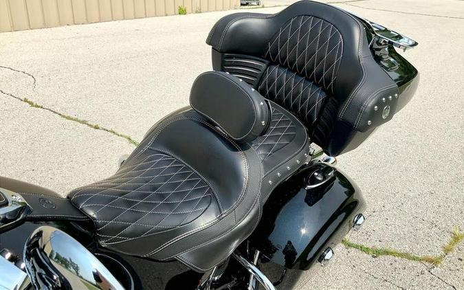 2021 Indian Motorcycle® Roadmaster® Thunder Black Pearl