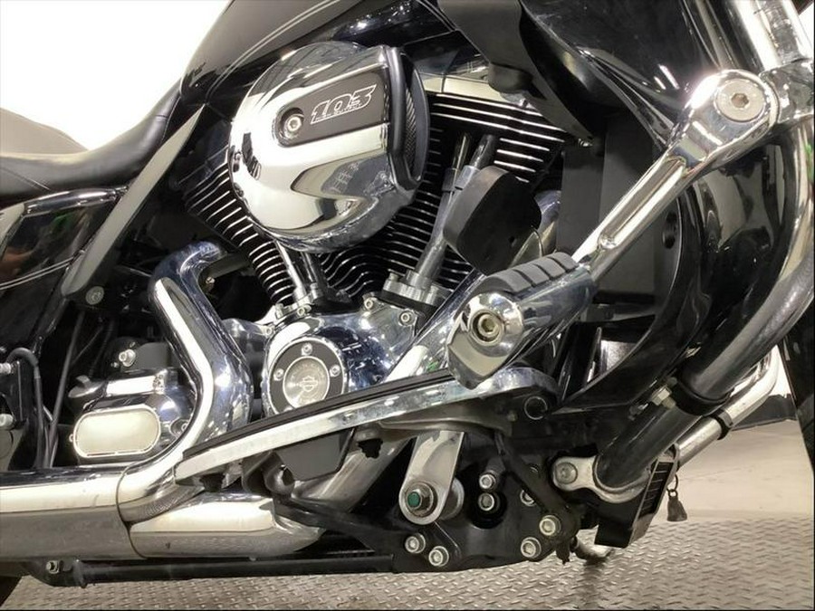 2015 Harley-Davidson® FLHTCUL - Electra Glide® Ultra Classic® Low