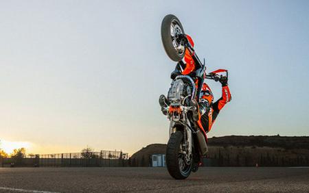 2026 KTM 690 SMC R
