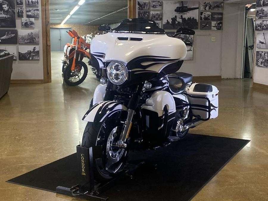 2016 Harley-Davidson® FLHXSE - CVO™ Street Glide®