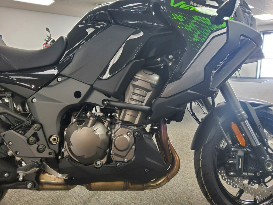 2022 Kawasaki Versys® 1000 SE LT+