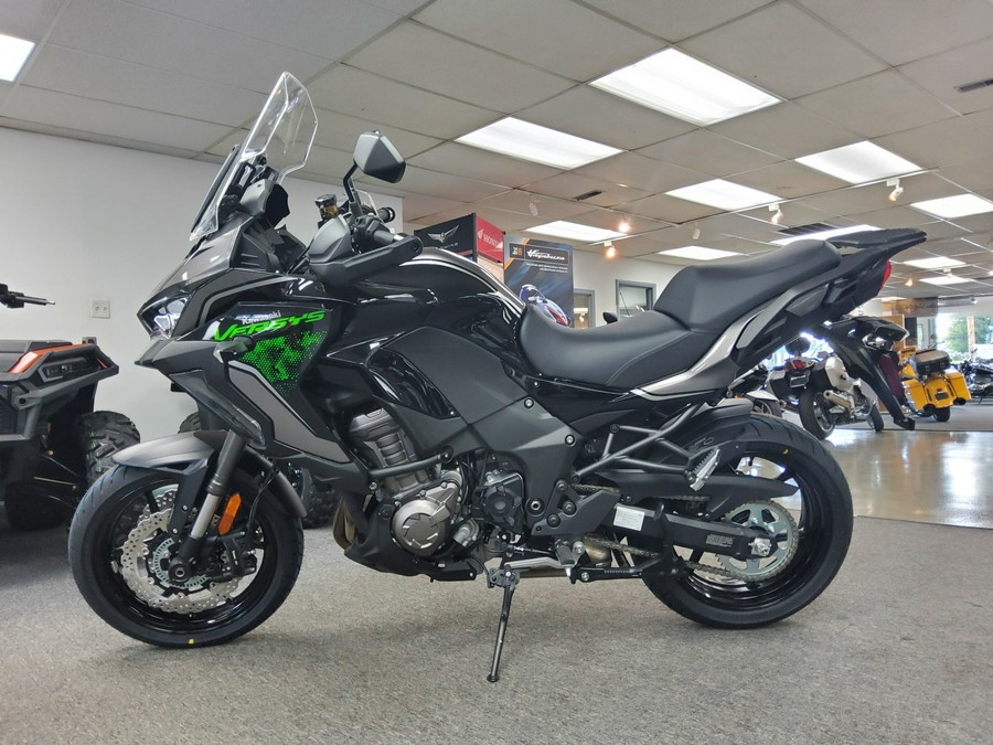 2022 Kawasaki Versys® 1000 SE LT+