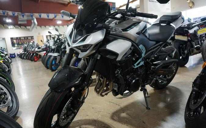 2025 Kawasaki Z900 ABS Galaxy Silver/Metallic Spark Black