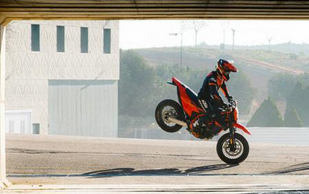 2026 KTM 690 SMC R