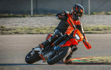 2026 KTM 690 SMC R