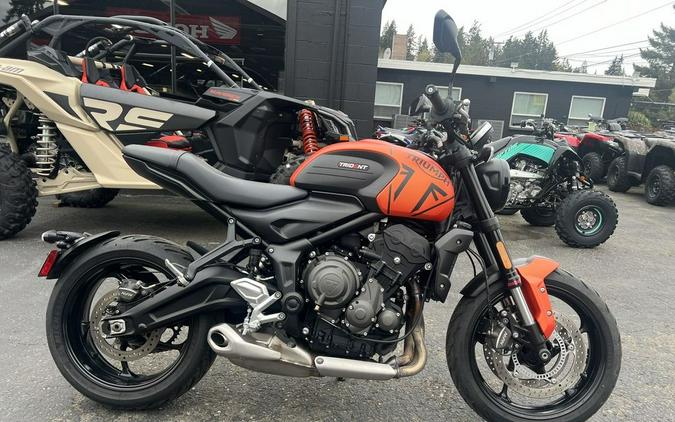 2023 Triumph Trident 660 Matte Baja Orange / Matte Storm Grey