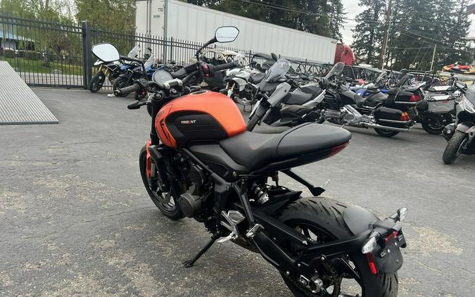 2023 Triumph Trident 660 Matte Baja Orange / Matte Storm Grey