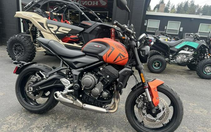 2023 Triumph Trident 660 Matte Baja Orange / Matte Storm Grey