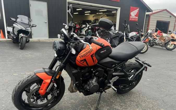 2023 Triumph Trident 660 Matte Baja Orange / Matte Storm Grey