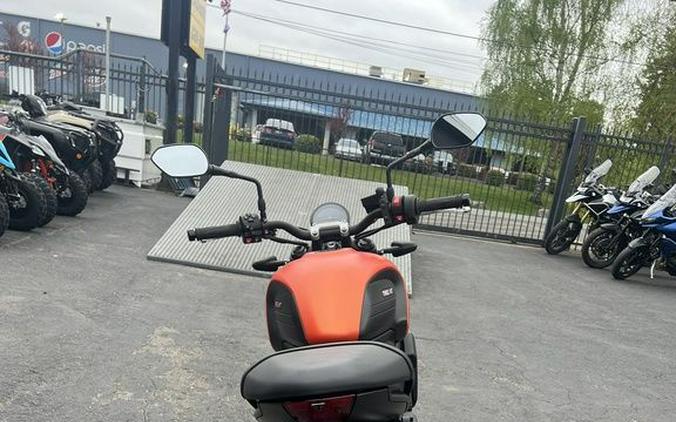 2023 Triumph Trident 660 Matte Baja Orange / Matte Storm Grey