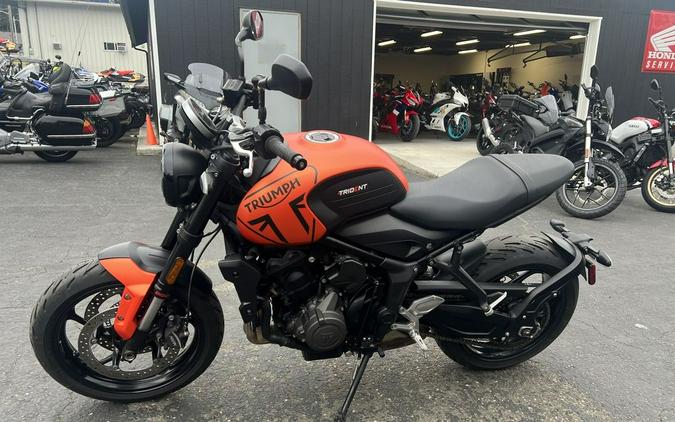 2023 Triumph Trident 660 Matte Baja Orange / Matte Storm Grey