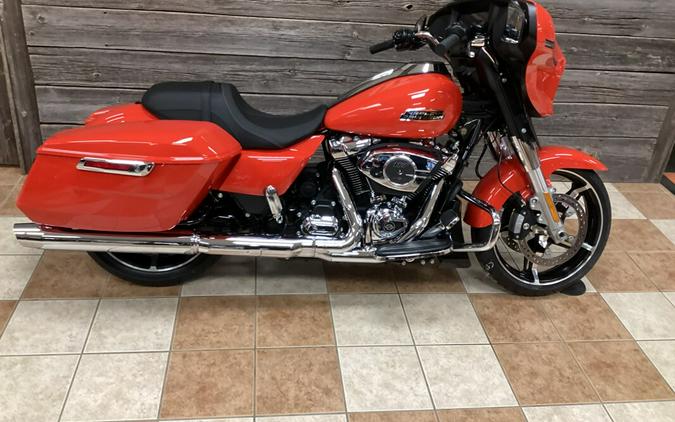 2026 Harley-Davidson® Street Glide® Blood Orange - Chrome