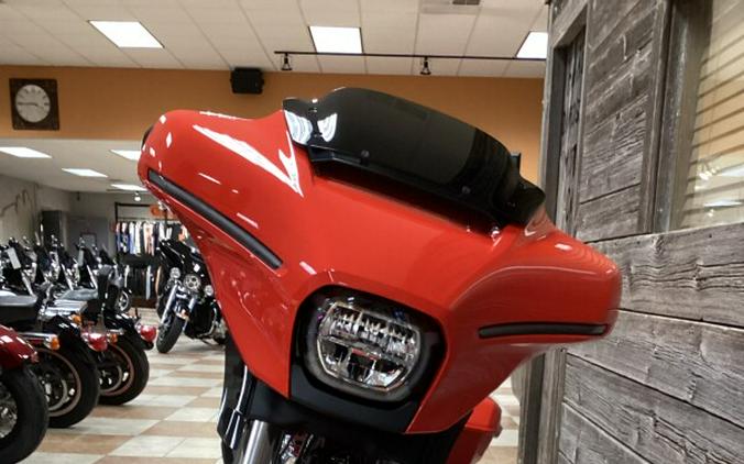 2026 Harley-Davidson® Street Glide® Blood Orange - Chrome