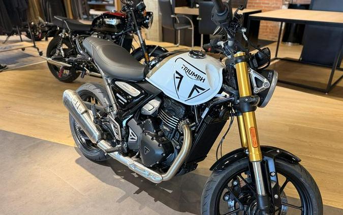 2026 Triumph Speed 400 Pearl Metallic White/Phantom Black