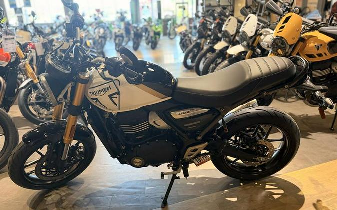 2026 Triumph Speed 400 Pearl Metallic White/Phantom Black