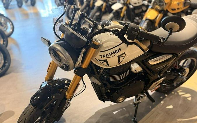 2026 Triumph Speed 400 Pearl Metallic White/Phantom Black