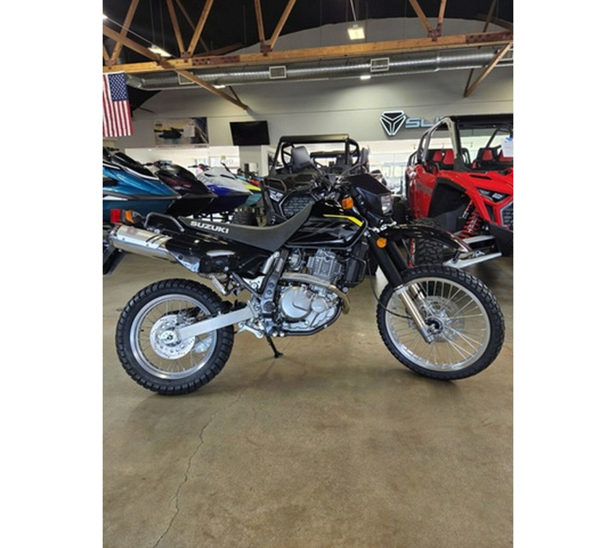 2027 Suzuki DR650SEM7