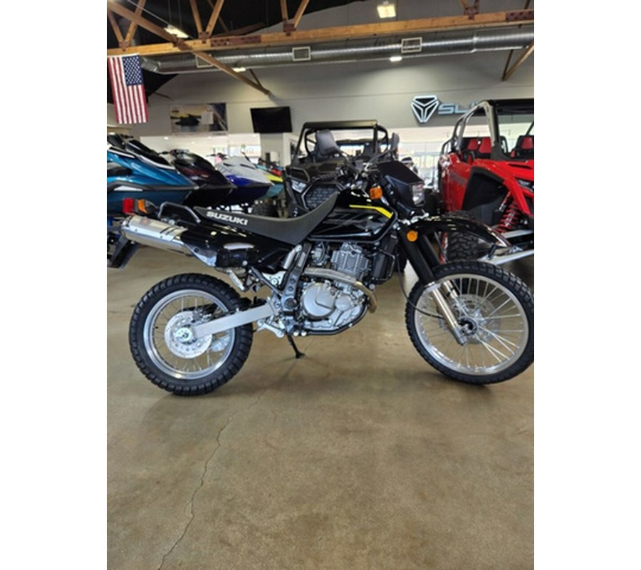 2027 Suzuki DR650SEM7