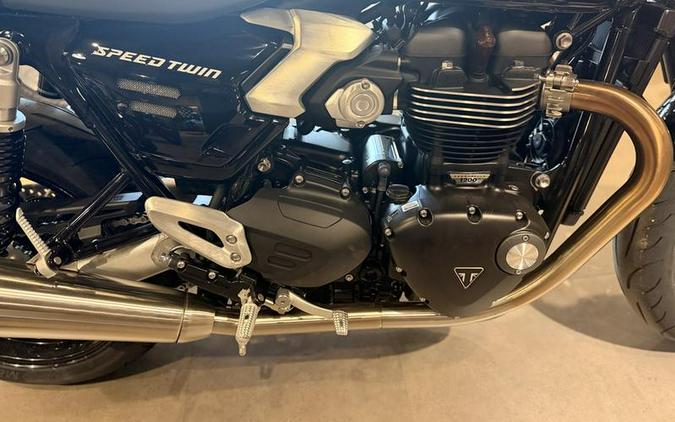2026 Triumph Speed Twin 1200 Carnival Red/Sapphire Black