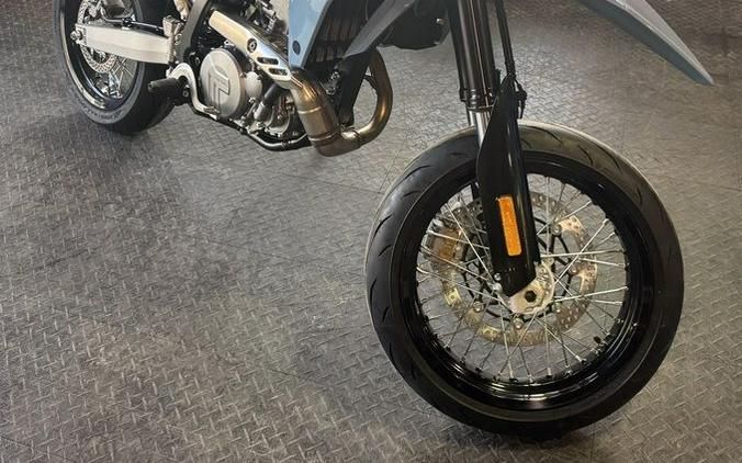 2026 Suzuki DR-Z4SM Plus