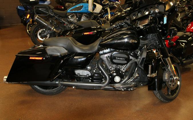 2016 Harley-Davidson® CVO™ Street Glide® CRB CRY/PTM FLM