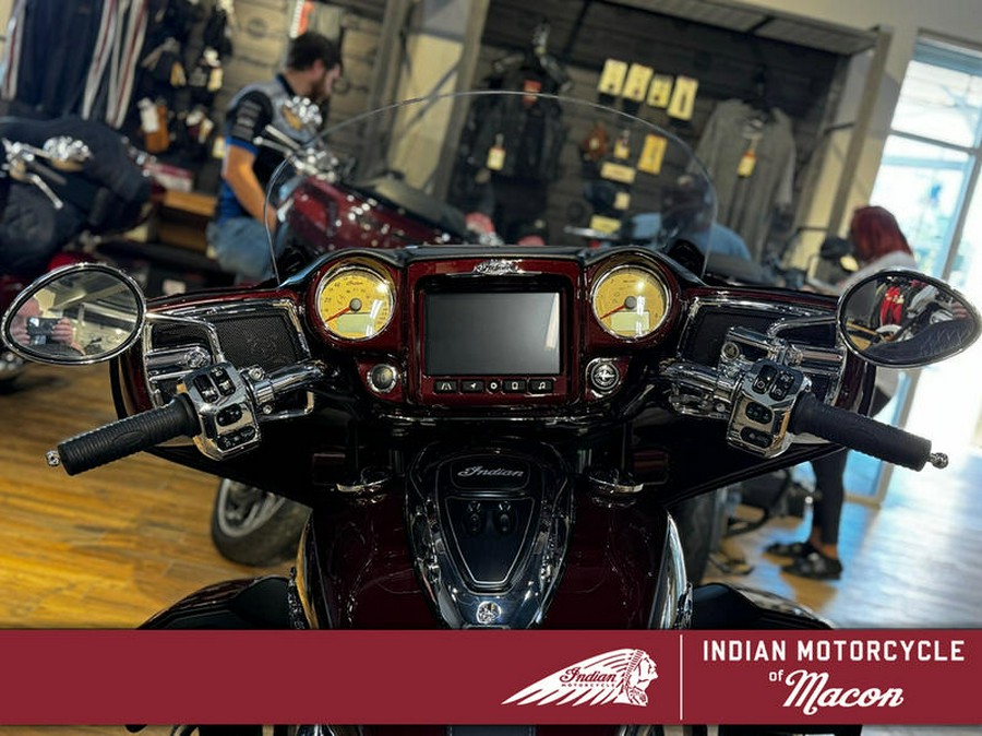 2021 Indian Motorcycle® Roadmaster® Maroon Metallic/Crimson Metallic