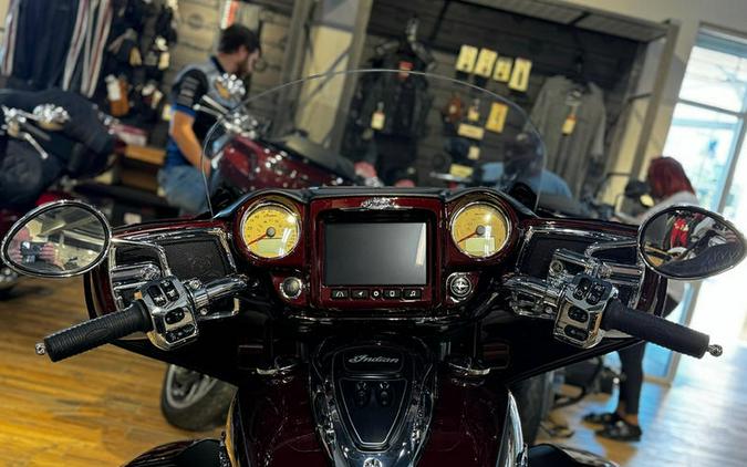 2021 Indian Motorcycle® Roadmaster® Maroon Metallic/Crimson Metallic