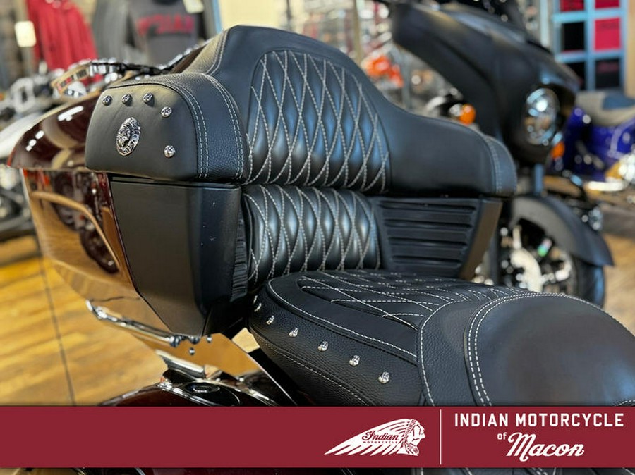 2021 Indian Motorcycle® Roadmaster® Maroon Metallic/Crimson Metallic