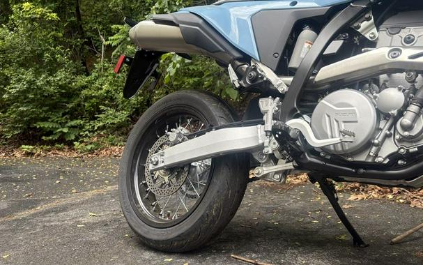 2025 Suzuki DR-Z4SM