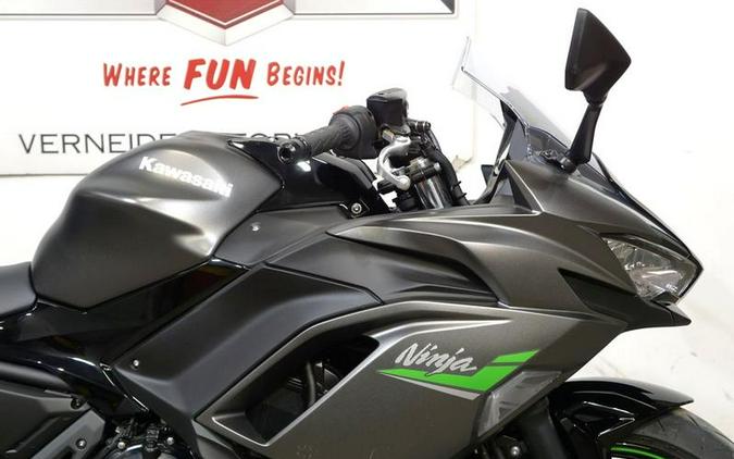 2024 Kawasaki Ninja® 650 Metallic Matte Dark Gray/Metallic Spark Black