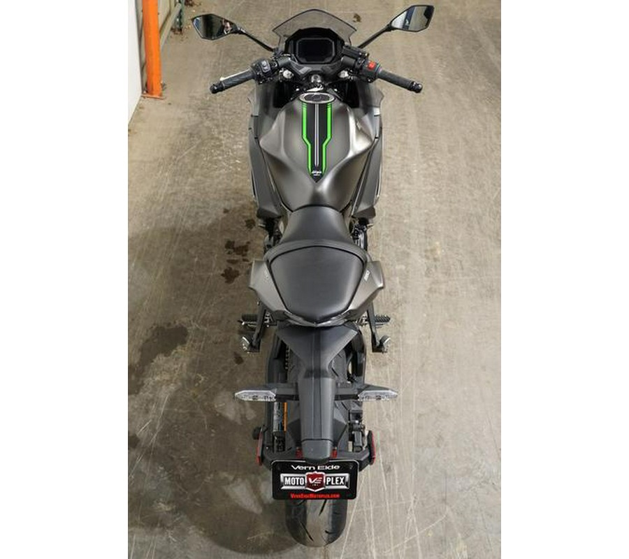 2024 Kawasaki Ninja® 650 Metallic Matte Dark Gray/Metallic Spark Black