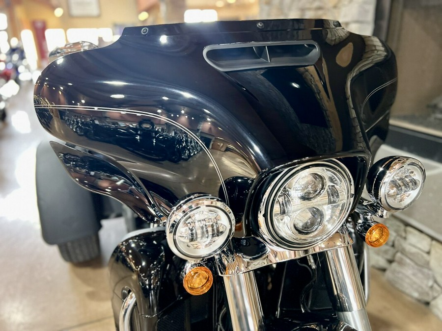 2017 FLHTCUTG - Tri Glide Ultra Classic
