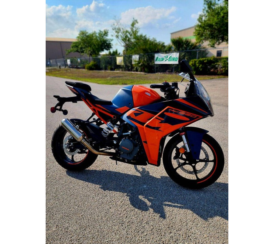 2022 KTM RC 390