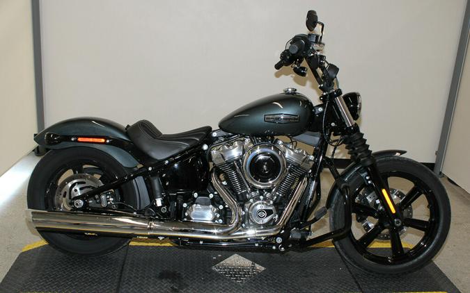 Used 2025 Harley-Davidson Street Bob Cruiser FXBB Motorcycle For Sale In Miami, Florida