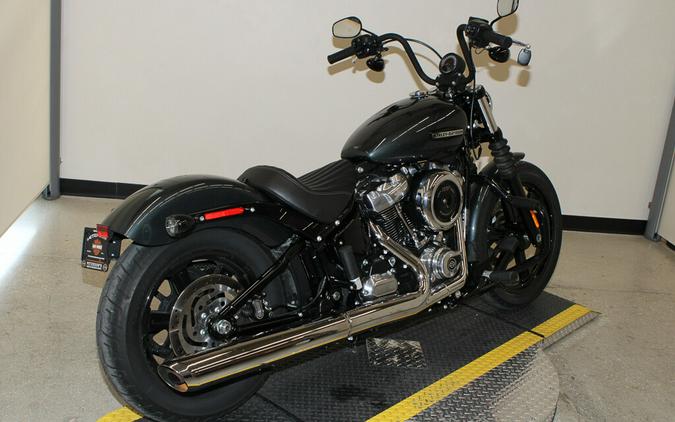 Used 2025 Harley-Davidson Street Bob Cruiser FXBB Motorcycle For Sale In Miami, Florida