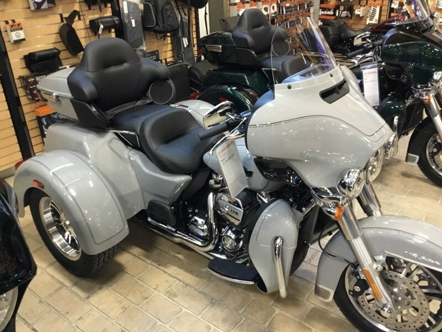 2024 Harley-Davidson® Tri Glide® Ultra Billiard Gray