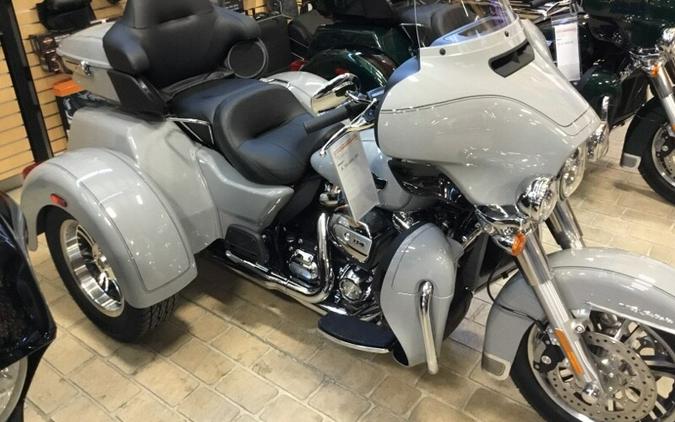 2024 Harley-Davidson® Tri Glide® Ultra Billiard Gray