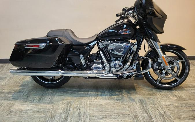 2025 Harley-Davidson Street Glide® Vivid Black FLHX